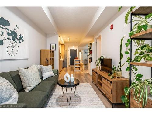 A428-5230 Dundas Street, Burlington, ON - Indoor Photo Showing Living Room