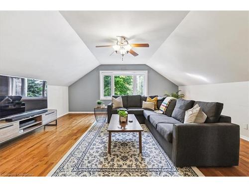 1286 Hammond Street, Burlington, ON - Indoor Photo Showing Living Room