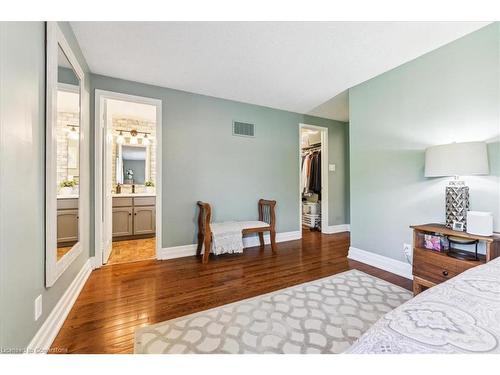 1286 Hammond Street, Burlington, ON - Indoor Photo Showing Bedroom