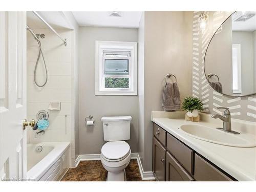 1286 Hammond Street, Burlington, ON - Indoor Photo Showing Bathroom