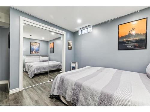 1286 Hammond Street, Burlington, ON - Indoor Photo Showing Bedroom