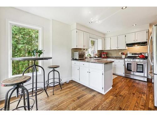 1286 Hammond Street, Burlington, ON - Indoor Photo Showing Kitchen