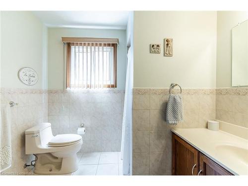 112 Henley Drive, Stoney Creek, ON - Indoor Photo Showing Bathroom