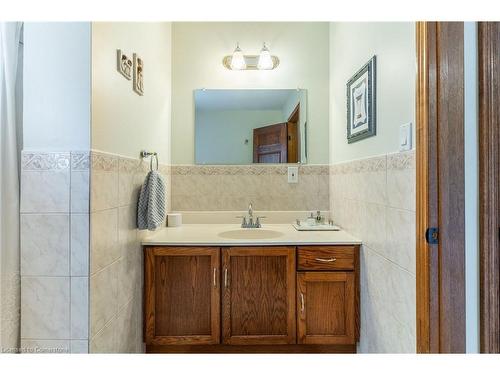 112 Henley Drive, Stoney Creek, ON - Indoor Photo Showing Bathroom