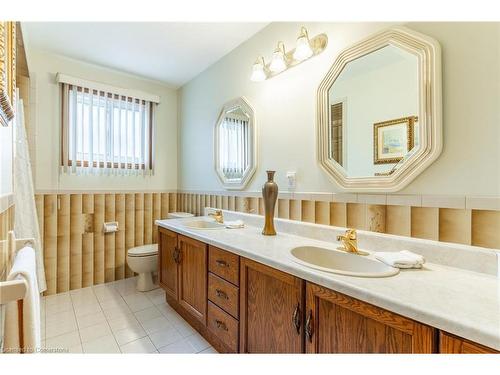 112 Henley Drive, Stoney Creek, ON - Indoor Photo Showing Bathroom