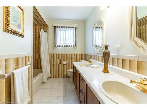 112 Henley Drive, Stoney Creek, ON - Indoor Photo Showing Bathroom