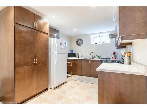 112 Henley Drive, Stoney Creek, ON - Indoor Photo Showing Kitchen