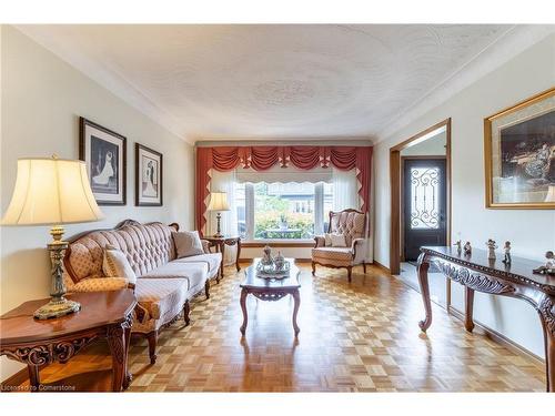 112 Henley Drive, Stoney Creek, ON - Indoor Photo Showing Living Room