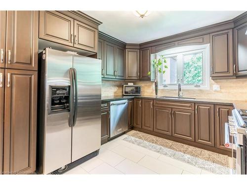 112 Henley Drive, Stoney Creek, ON - Indoor Photo Showing Kitchen