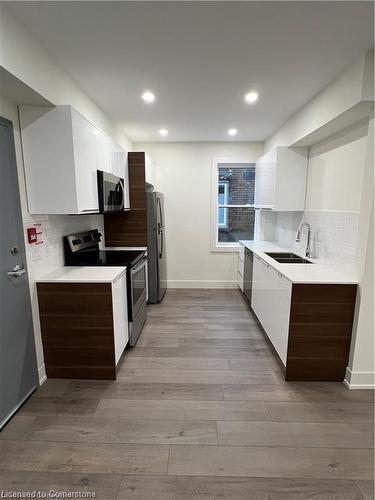 302-38 West Avenue S, Hamilton, ON - Indoor Photo Showing Kitchen