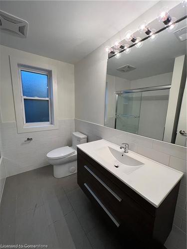 302-38 West Avenue S, Hamilton, ON - Indoor Photo Showing Bathroom