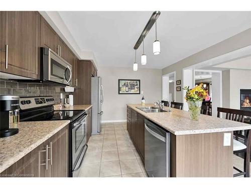 66 Bisset Avenue, Brantford, ON - Indoor Photo Showing Kitchen With Double Sink With Upgraded Kitchen