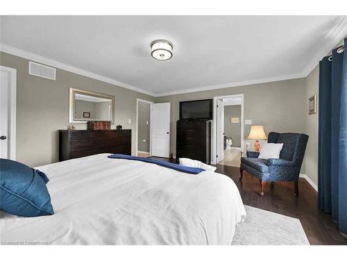 66 Bisset Avenue, Brantford, ON - Indoor Photo Showing Bedroom