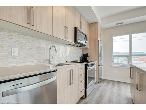 416-121 #8 Highway, Stoney Creek, ON - Indoor Photo Showing Kitchen With Upgraded Kitchen