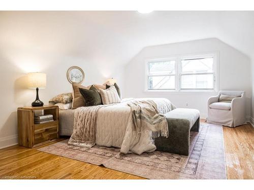 299 Merle Avenue, Burlington, ON - Indoor Photo Showing Bedroom