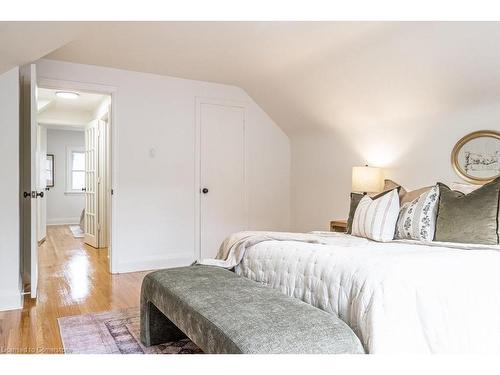 299 Merle Avenue, Burlington, ON - Indoor Photo Showing Bedroom