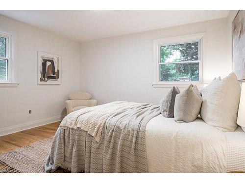 299 Merle Avenue, Burlington, ON - Indoor Photo Showing Bedroom