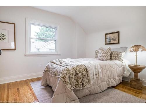 299 Merle Avenue, Burlington, ON - Indoor Photo Showing Bedroom