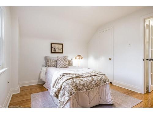 299 Merle Avenue, Burlington, ON - Indoor Photo Showing Bedroom