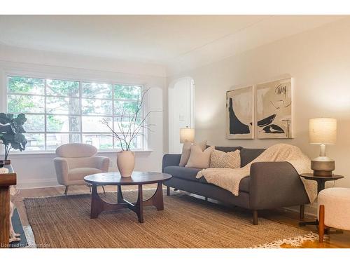 299 Merle Avenue, Burlington, ON - Indoor Photo Showing Living Room