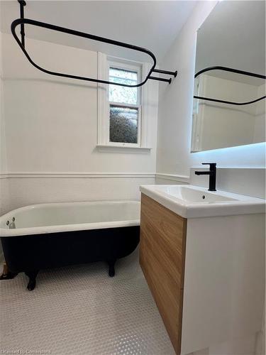 2-30 Jones Street, Hamilton, ON - Indoor Photo Showing Bathroom