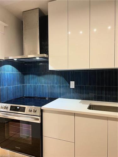 2-30 Jones Street, Hamilton, ON - Indoor Photo Showing Kitchen