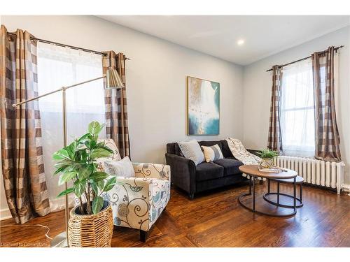 77 Poulette Street, Hamilton, ON - Indoor Photo Showing Living Room