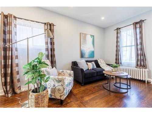 77 Poulette Street, Hamilton, ON - Indoor Photo Showing Living Room