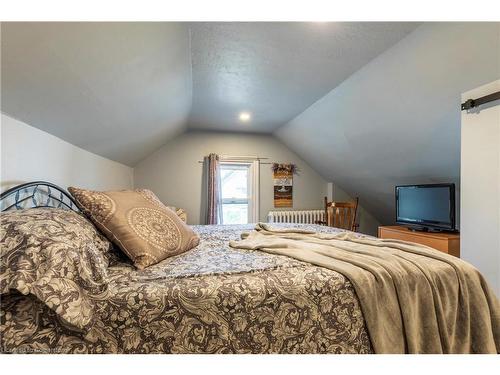 77 Poulette Street, Hamilton, ON - Indoor Photo Showing Bedroom