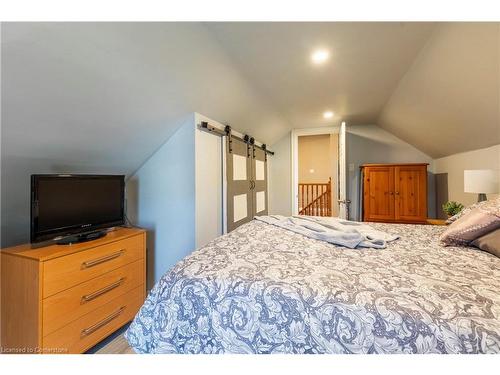 77 Poulette Street, Hamilton, ON - Indoor Photo Showing Bedroom