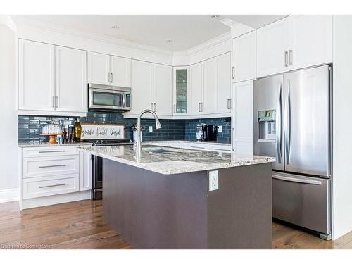 958 Beach Boulevard, Hamilton, ON - Indoor Photo Showing Kitchen With Upgraded Kitchen