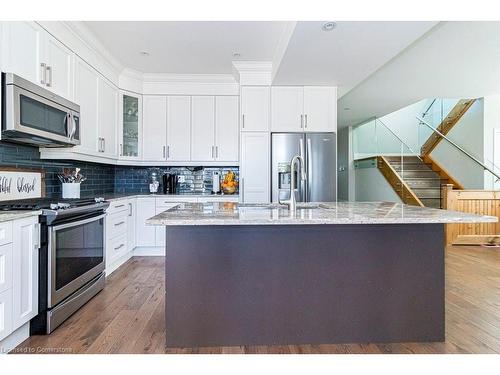 958 Beach Boulevard, Hamilton, ON - Indoor Photo Showing Kitchen With Upgraded Kitchen