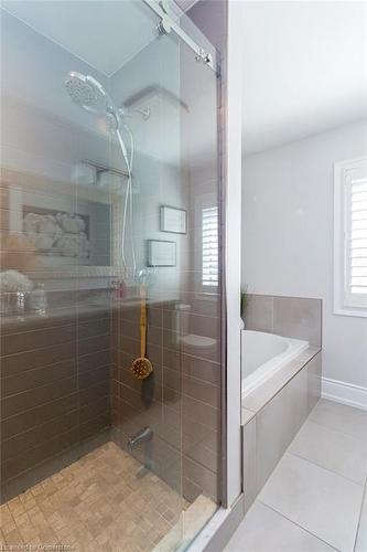 958 Beach Boulevard, Hamilton, ON - Indoor Photo Showing Bathroom