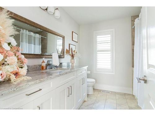 958 Beach Boulevard, Hamilton, ON - Indoor Photo Showing Bathroom