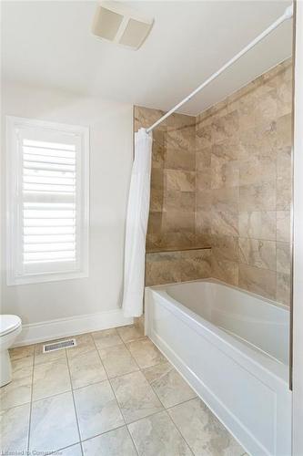 958 Beach Boulevard, Hamilton, ON - Indoor Photo Showing Bathroom