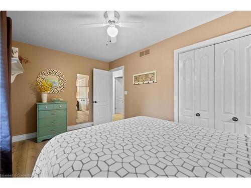 11616 Elizabeth Crescent, Wainfleet, ON - Indoor Photo Showing Bedroom