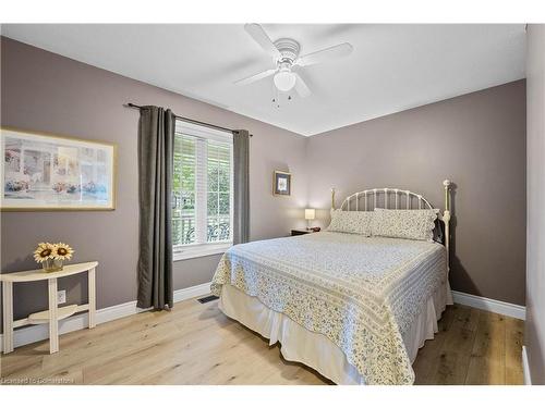 11616 Elizabeth Crescent, Wainfleet, ON - Indoor Photo Showing Bedroom