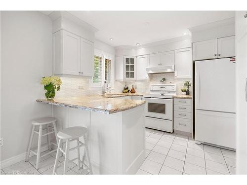 11 Bartonville Court, Hamilton, ON - Indoor Photo Showing Kitchen