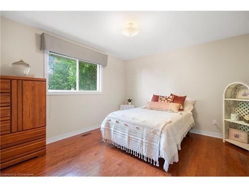 11 Bartonville Court, Hamilton, ON - Indoor Photo Showing Bedroom