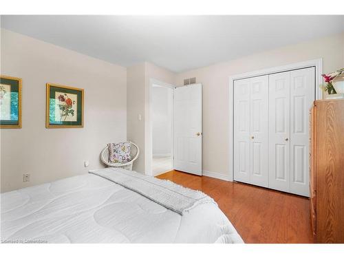 11 Bartonville Court, Hamilton, ON - Indoor Photo Showing Bedroom