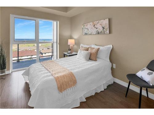 605-560 North Service Road, Grimsby, ON - Indoor Photo Showing Bedroom