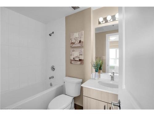 605-560 North Service Road, Grimsby, ON - Indoor Photo Showing Bathroom