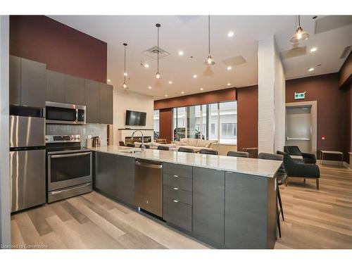 605-560 North Service Road, Grimsby, ON - Indoor Photo Showing Kitchen With Stainless Steel Kitchen With Upgraded Kitchen