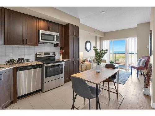 605-560 North Service Road, Grimsby, ON - Indoor Photo Showing Kitchen With Stainless Steel Kitchen