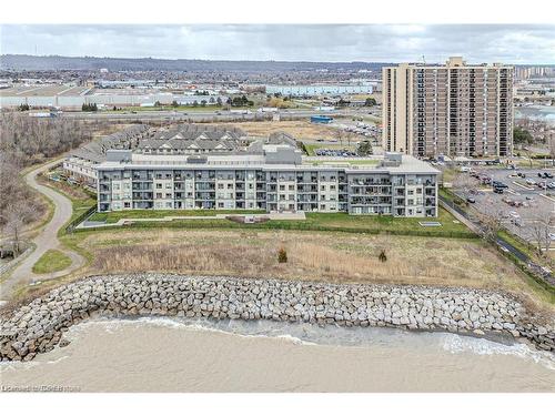 213-35 Southshore Crescent N, Hamilton, ON - Outdoor With View