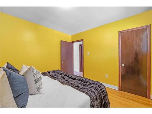 49 Cheryl Avenue, Hamilton, ON - Indoor Photo Showing Bedroom