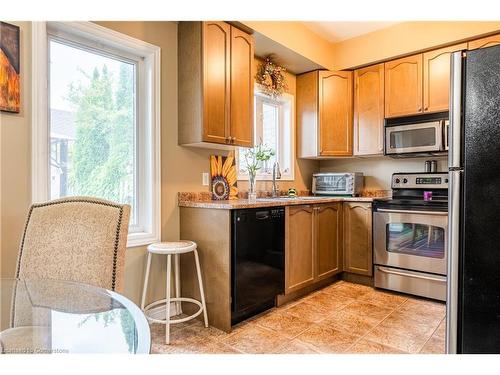 7 Northampton Boulevard, Stoney Creek, ON - Indoor Photo Showing Kitchen