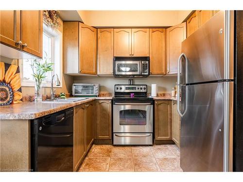 7 Northampton Boulevard, Stoney Creek, ON - Indoor Photo Showing Kitchen