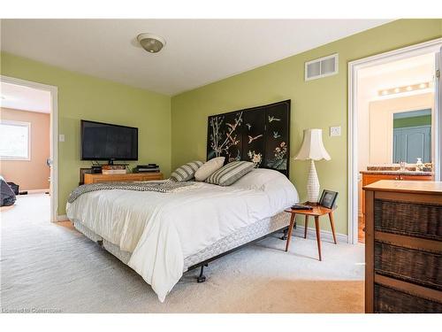 7 Northampton Boulevard, Stoney Creek, ON - Indoor Photo Showing Bedroom