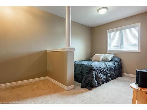 7 Northampton Boulevard, Stoney Creek, ON - Indoor Photo Showing Bedroom